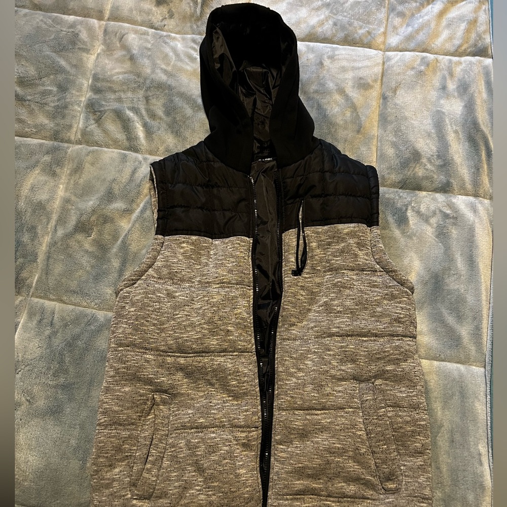 Carbon puff vest